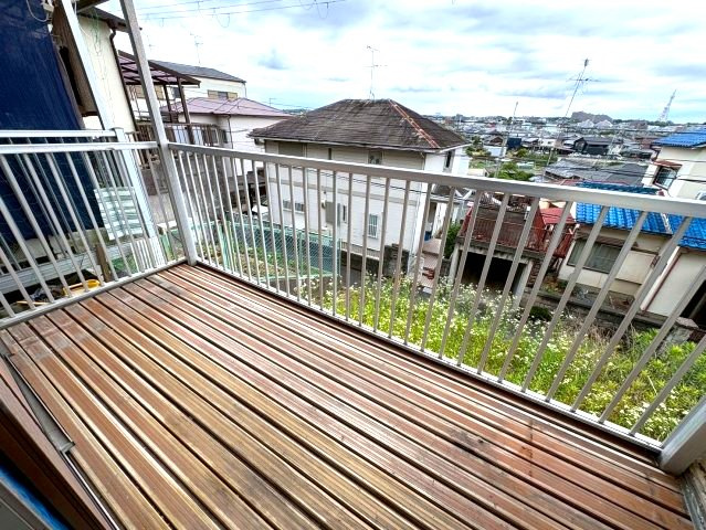 東板持町貸家のバルコニー