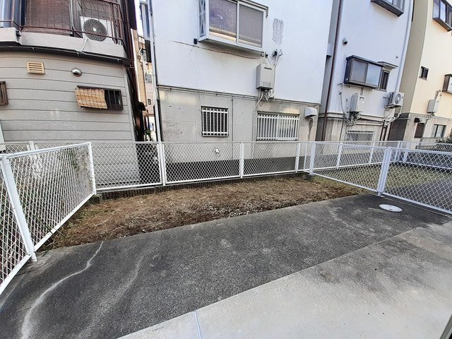 シャン・ド・フル－ルⅠ番館の庭|お庭が付いています