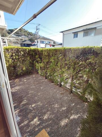 三輪ハイツの庭