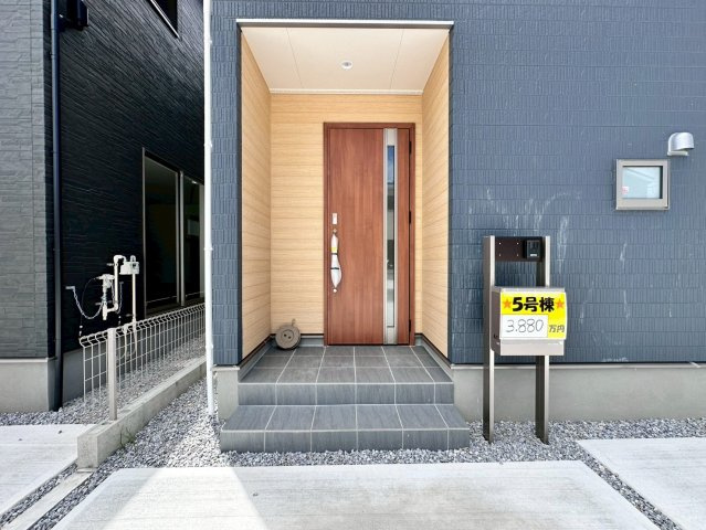 ■■うるま市前原-5号棟（全10棟）の玄関