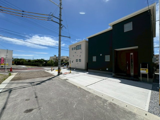 ■■うるま市前原-2号棟（全10棟）の前面道路含む現地写真|前面道路含む現地写真です