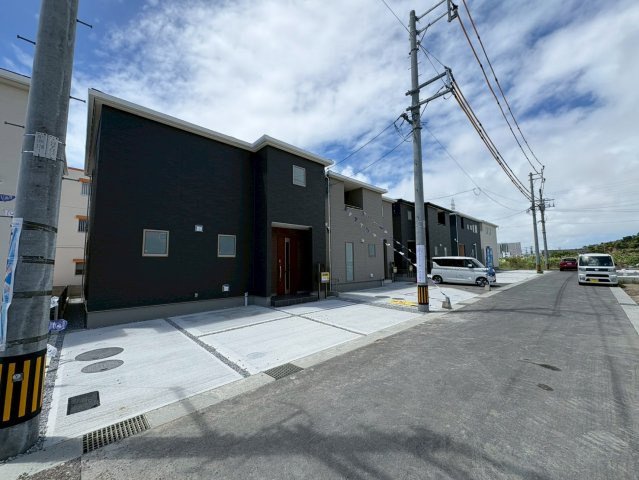■■うるま市前原-2号棟（全10棟）の駐車場|駐車場に車を止められます
