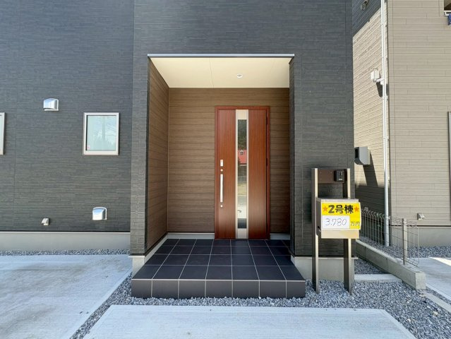 ■■うるま市前原-2号棟（全10棟）の玄関|収納もある玄関です