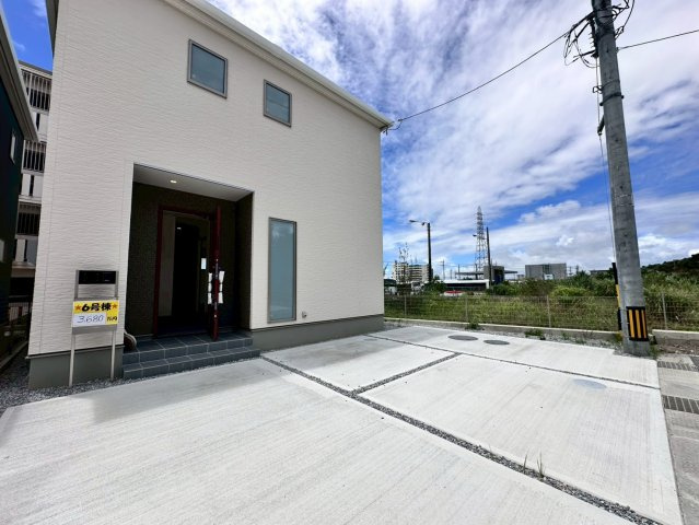 ■■うるま市前原-6号棟（全10棟）の前面道路含む現地写真|前面道路含む現地写真です