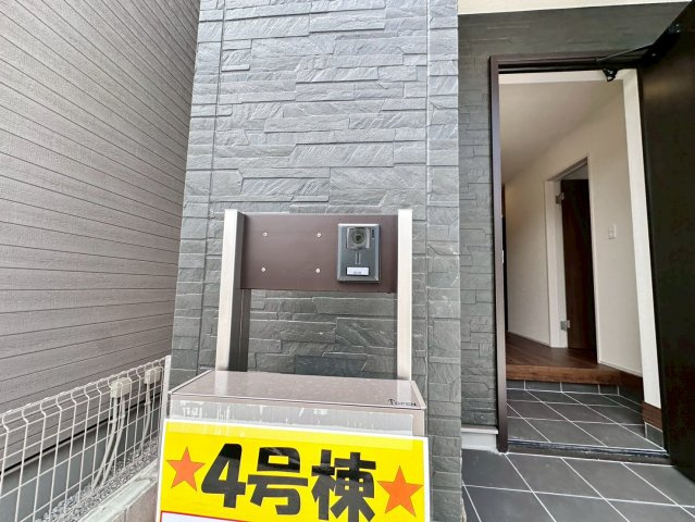 ■■うるま市前原-4号棟（全10棟）のエントランス