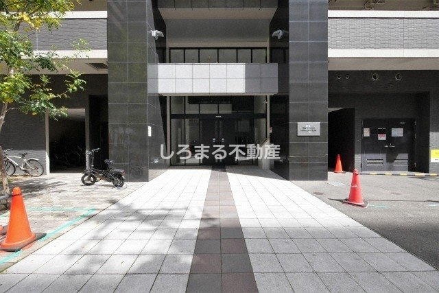 アーデンタワー本町イーストのエントランス