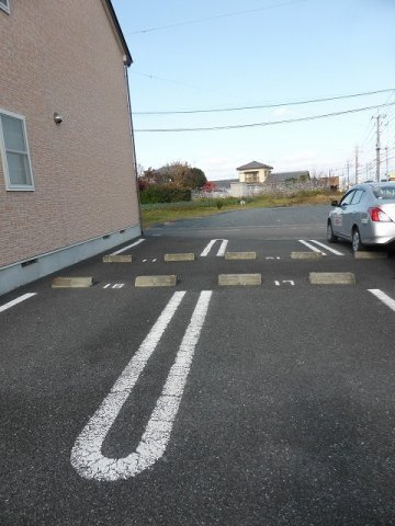 駐車場があるので、車を買う予定の方も安心です