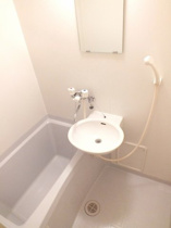コンパクトで使いやすいお風呂です