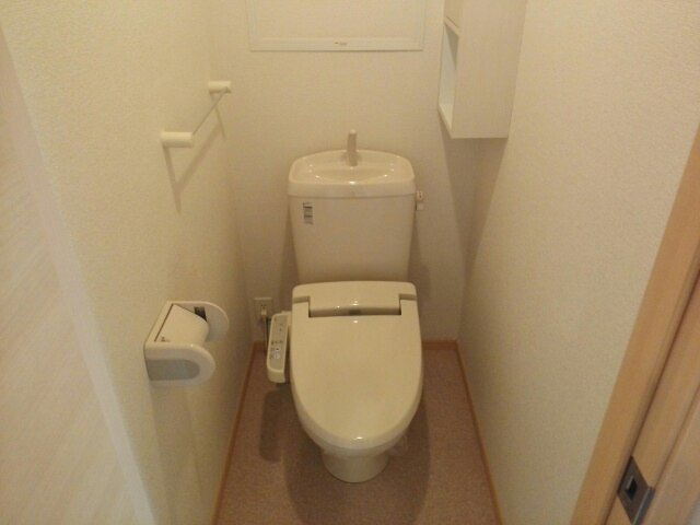 ゆったりとした空間のトイレです