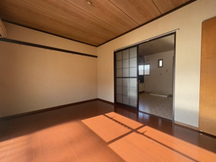内装は落ち着いています