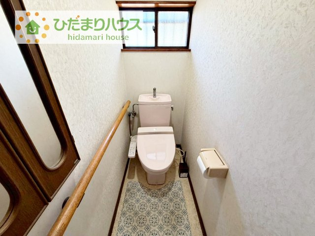 【トイレ】 | つくば市柴崎　中古戸建 | 小窓が付いているので、トイレも明るい空間になっております♪