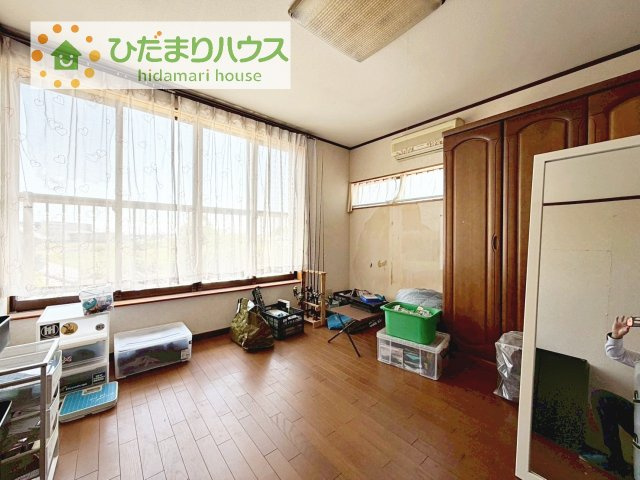 【寝室】 | つくば市柴崎　中古戸建 | 大きなベッドを置いても余裕の広さの主寝室♪
