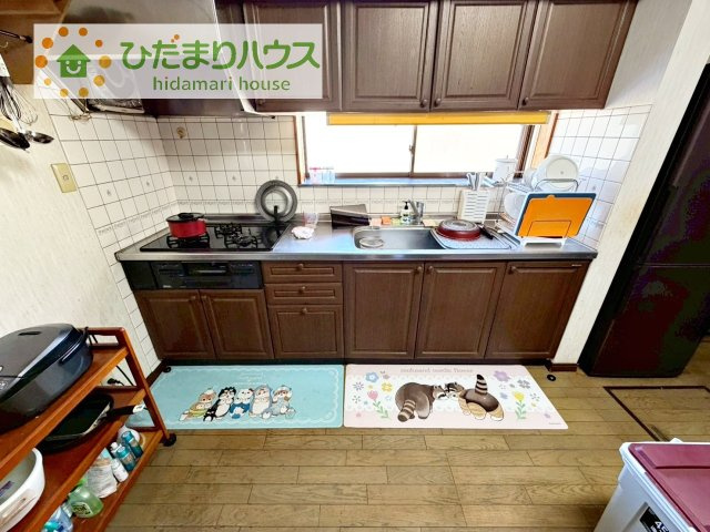 【キッチン】 | つくば市柴崎　中古戸建 | 3口コンロと収納豊富なキッチンで、ママの毎日のお料理もはかどります☆