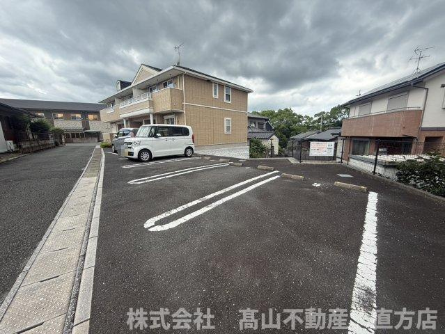 北九州市八幡西区茶屋の原３丁目のアパートの駐車場