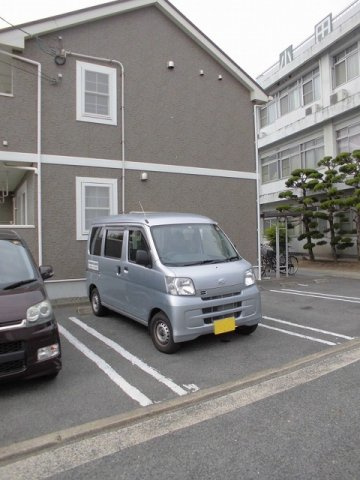 クレストール森脇の駐車場