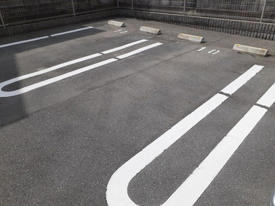 【駐車場】 | サングレイスＡ | 駐車場があるので、車を買う予定の方も安心です