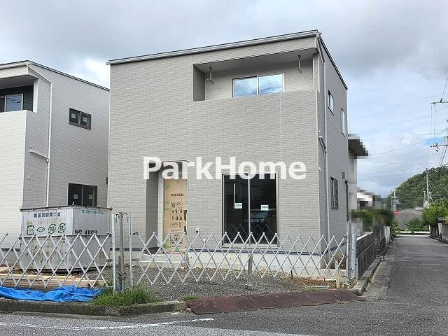 高知市瀬戸東町3丁目 ② 新築戸建ての前面道路含む現地写真