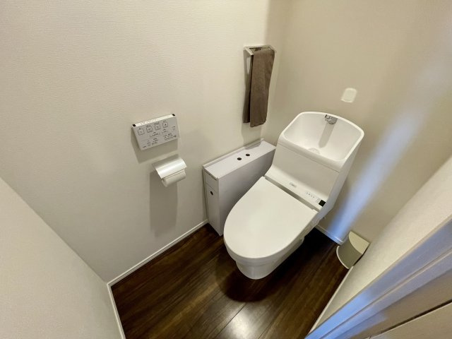 サンメゾン水前寺駅前ゲートのトイレ|温水洗浄便座付きのトイレは綺麗に利用されています。