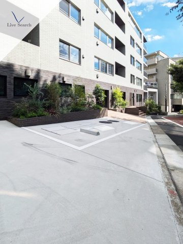 スタイリオ目黒大橋HILLSIDEの駐車場