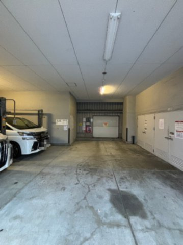 レジディア心斎橋ウエストの駐車場