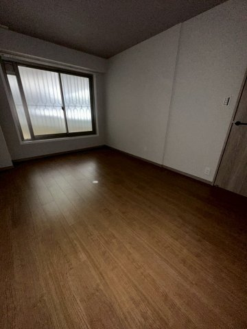 岡本エクセルの洋室