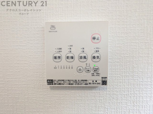 暖房機能があるため、冬場でも温かい浴室で入浴でき、乾燥機能があるため、水気を素早く取り除けます。また、換気機能があるため、湿気を素早く排出してカビや雑菌の発生を防ぐことができます。