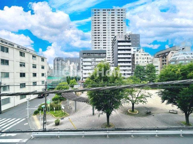 ドルミ錦糸町長谷川ビルの展望|手を伸ばせば、ふれることが出来そうな環境が、そのままインテリアになったような印象です。その豊かな眺望にふさわしい空間には、通風・採光にも優れ、心地よい光と風があふれています