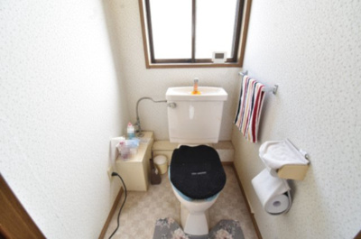 【トイレ】 | 鹿屋市今坂町　中古戸建 | 2F