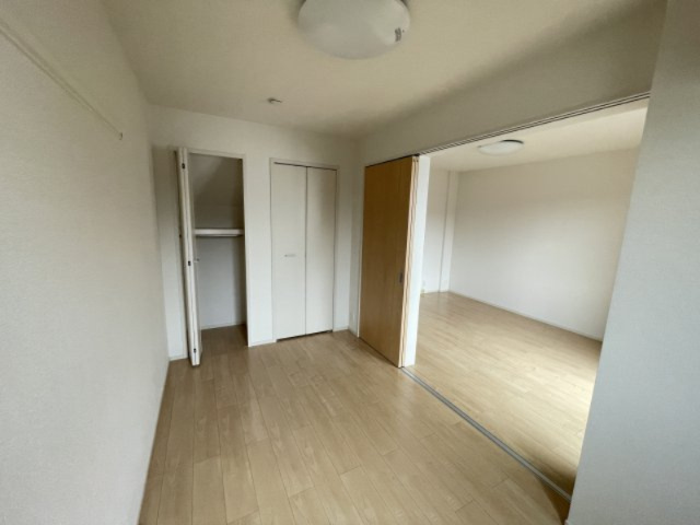 アカンサスⅣの内装|別部屋反転間取りのお写真となります。
