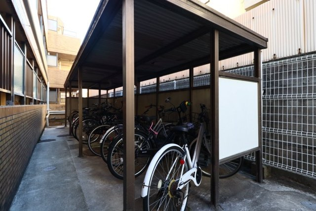 グランドコート八幡山のその他共用部分|駐輪場