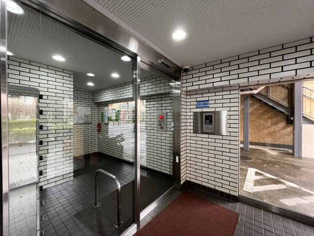 杉並区上荻４丁目の賃貸マンションのエントランス