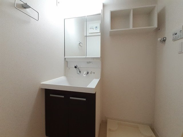 キングキャッスル　弐番館の洗面所|広い洗面スペース