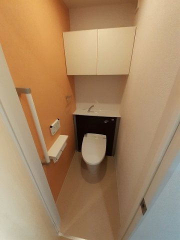 キングキャッスル　弐番館のトイレ|落ち着いた色調のトイレです