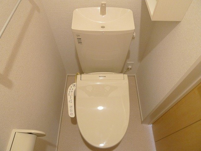 アルヴィータＣのトイレ|落ち着いた色調のトイレです