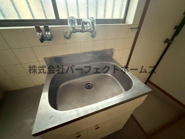 多田ハイツのキッチン|コンパクトなキッチンで掃除もラクラク