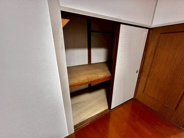 高砂市緑丘2丁目貸家の収納