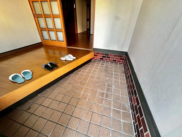 高砂市緑丘2丁目貸家の玄関