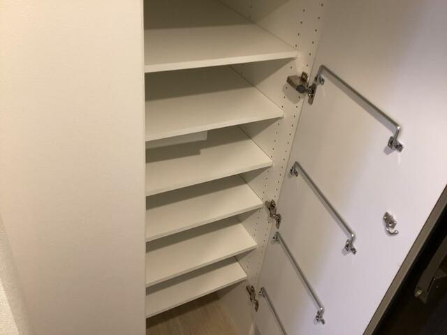 マイナビSTAYモダンテラス青砥の玄関