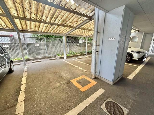 クリーンピア下寺町の駐車場