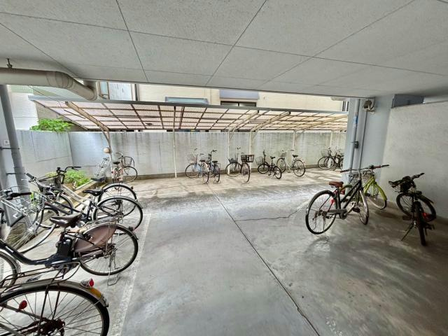 クリーンピア下寺町の駐車場
