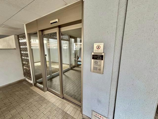 クリーンピア下寺町のエントランス