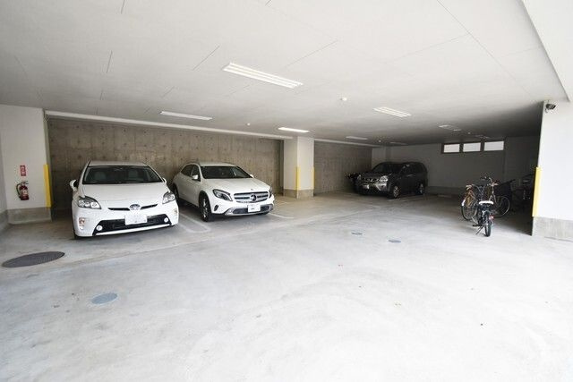 Ｒｉｖｅｒｍｅｔ覚王山の駐車場