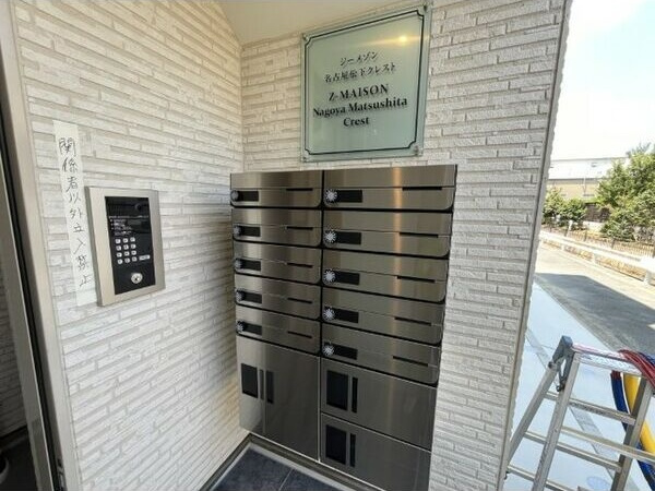 ジーメゾン名古屋松下クレストのエントランス