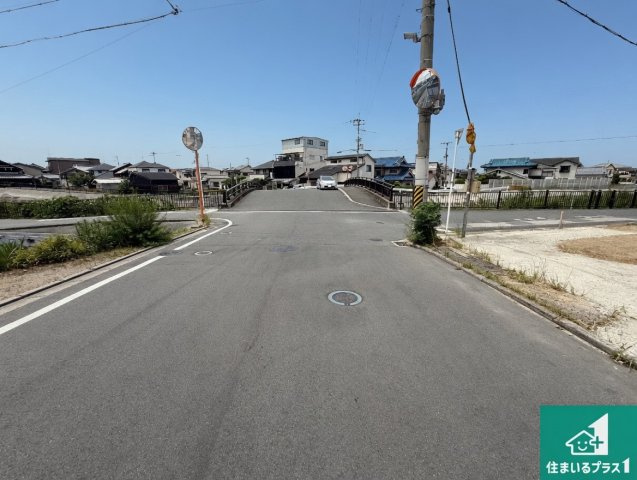 富田林市東板持町　第1期　新築一戸建ての前面道路含む現地写真|周辺は落ち着いた街並みの住宅地！子育てがしやすい住環境です！まだ未完成ですが、現地でしかわからない事もございます。是非一度ご覧ください。