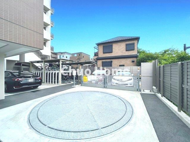 センチュリー東綾瀬の駐車場|【敷地内駐車場】最新の空き状況や費用などの詳細は担当スタッフまでお問い合わせください。