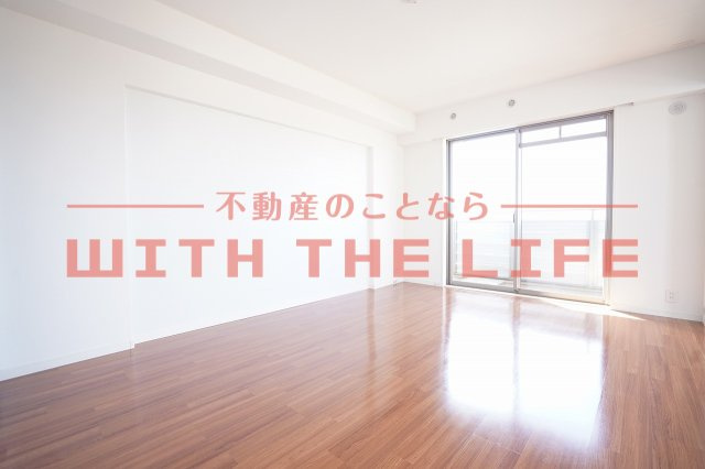 ポルタフォルトゥーナ【10,000円キャッシュバック対象物件】の居間・リビング|ゆったり過ごせるリビングです