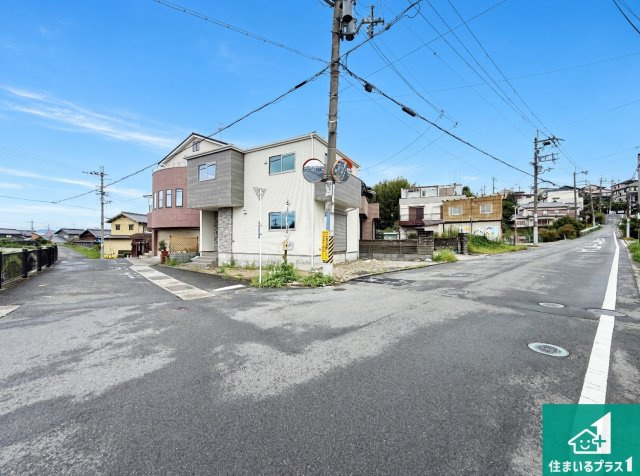 富田林市東板持町　第1期　新築一戸建ての前面道路含む現地写真|周辺は落ち着いた街並みの住宅地！子育てがしやすい住環境です！まだ未完成ですが、現地でしかわからない事もございます。是非一度ご覧ください。