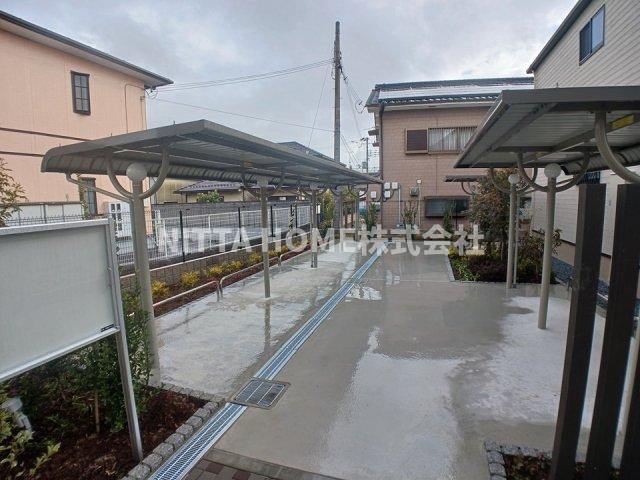 サニーフラット黒岡 Ａ棟の設備|屋根付きの駐輪場も設置しています＊