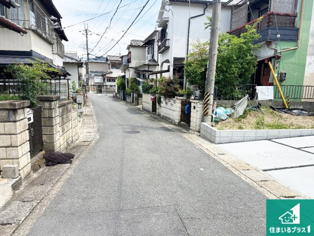 ●29(土)30(日)現地説明会！　大和郡山市小泉町　限定1邸の前面道路含む現地写真|周辺は閑静な住宅街！前面道路広々で車の出し入れも便利です。駐車が苦手な方でも安心して車庫入れできます！