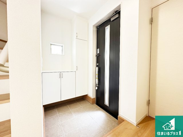 ●5(土)6(日)現地説明会！　大和郡山市小泉町　限定1邸の玄関|シューズボックスにはたくさんの靴が収納できるので玄関周りはいつもスッキリ！ご家族が増えても安心！